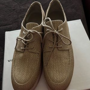 Vince Women's Natural Zina Platform Oxfords
MSRP $295 Size 9.5